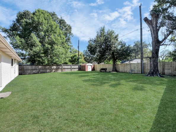 6027 Dellfern Drive, Houston TX 77035