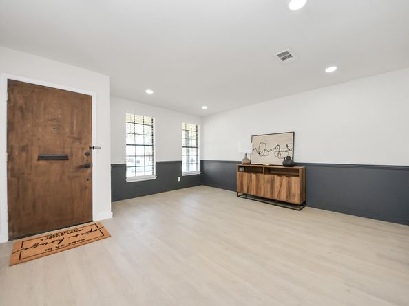 6027 Dellfern Drive, Houston TX 77035