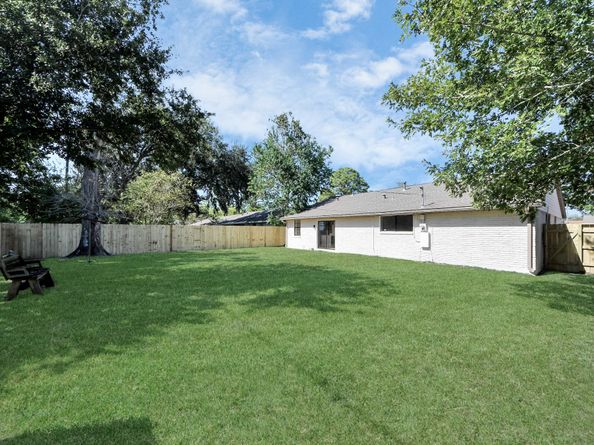 6027 Dellfern Drive, Houston TX 77035