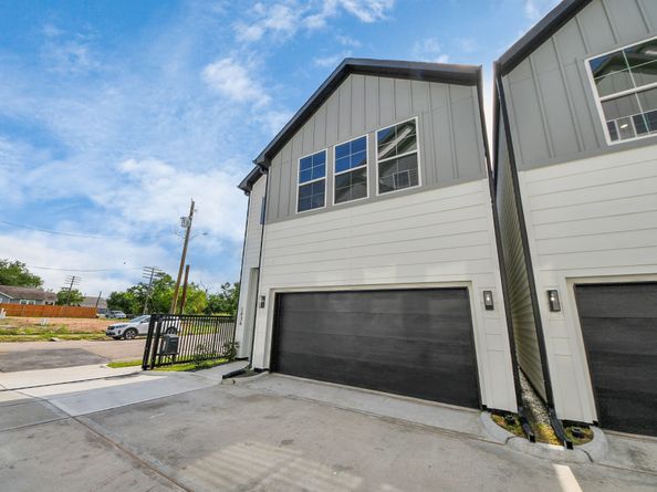 2436 Harrington Street, Houston TX 77026