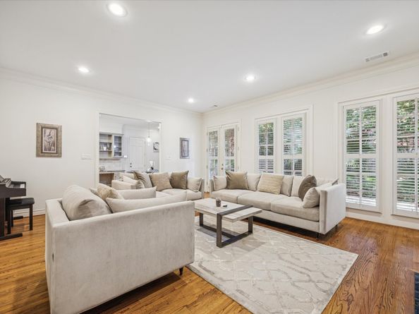 435 Prestwick Court, Houston TX 77057