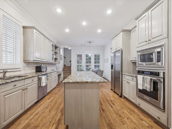 435 Prestwick Court, Houston TX 77057