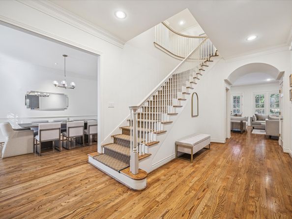 435 Prestwick Court, Houston TX 77057