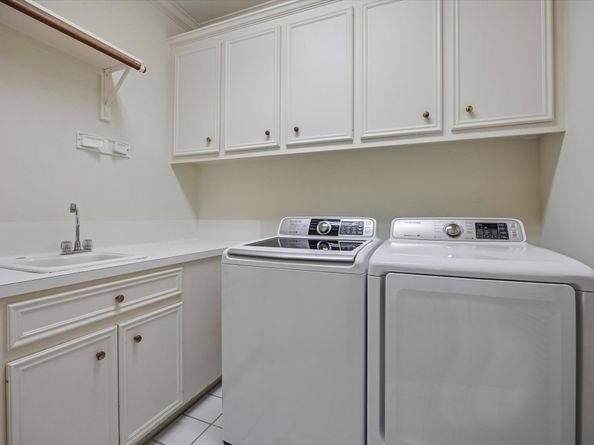 435 Prestwick Court, Houston TX 77057