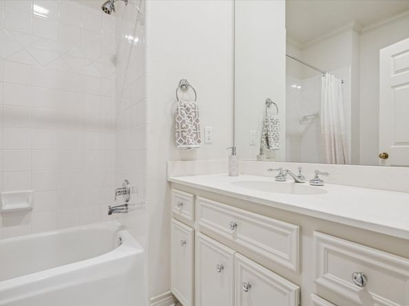 435 Prestwick Court, Houston TX 77057