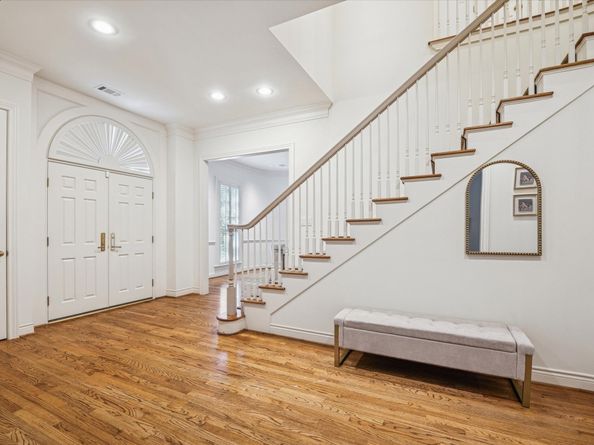 435 Prestwick Court, Houston TX 77057