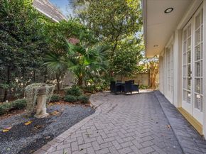 435 Prestwick Court, Houston TX 77057