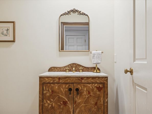 435 Prestwick Court, Houston TX 77057