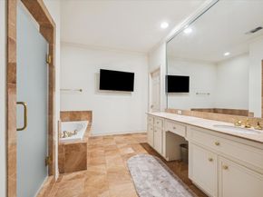 435 Prestwick Court, Houston TX 77057