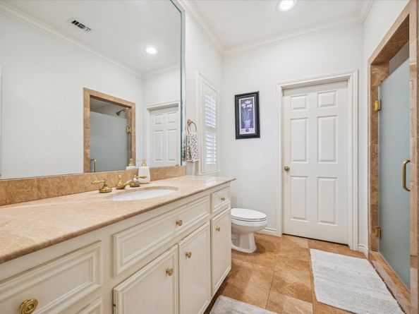 435 Prestwick Court, Houston TX 77057