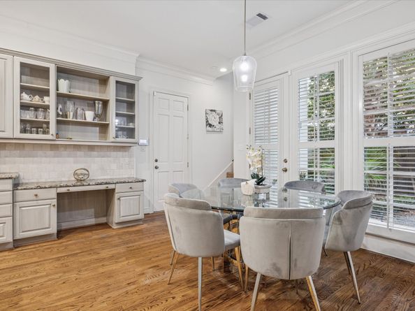 435 Prestwick Court, Houston TX 77057