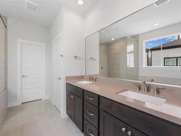 2708 Grand Fountains Drive C, Houston TX 77054