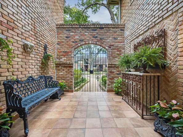 9452 Briar Forest Drive, Houston TX 77063