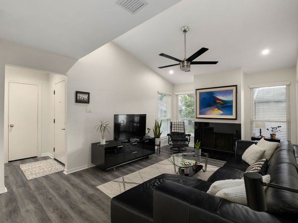 1201 Bering Drive 36, Houston TX 77057