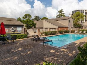 1201 Bering Drive 36, Houston TX 77057