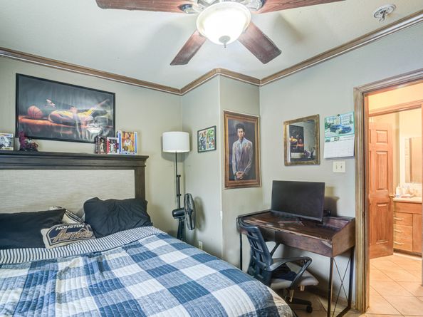 8123 Tareyton Lane, Houston TX 77075