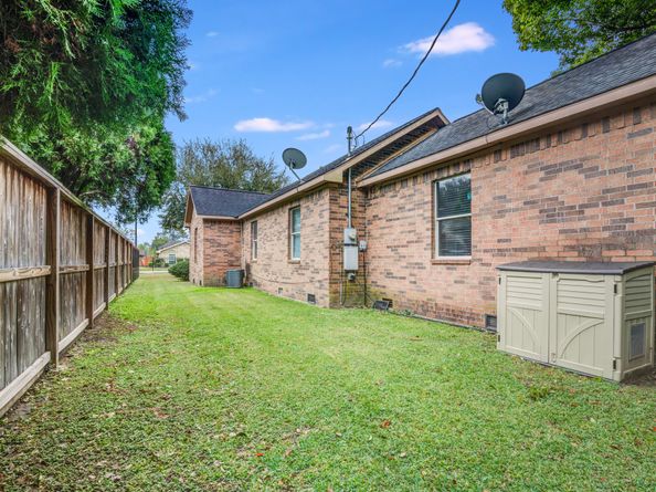 8123 Tareyton Lane, Houston TX 77075