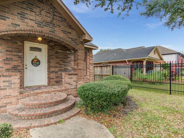 8123 Tareyton Lane, Houston TX 77075