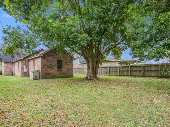 8123 Tareyton Lane, Houston TX 77075