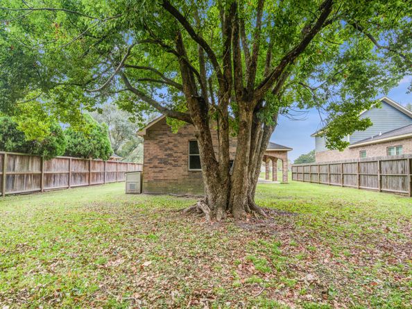 8123 Tareyton Lane, Houston TX 77075