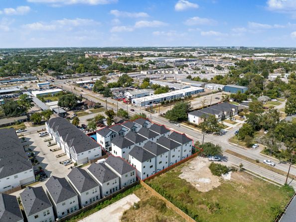 7723B Hammerly Boulevard, Houston TX 77055