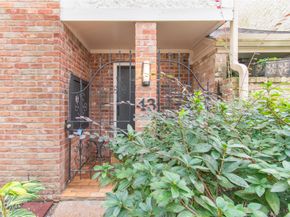 727 Bunker Hill Road 43, Houston TX 77024