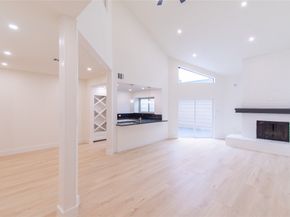 727 Bunker Hill Road 43, Houston TX 77024