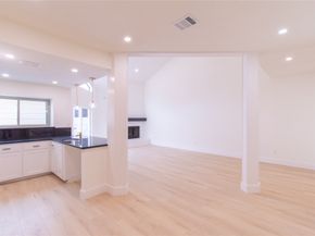 727 Bunker Hill Road 43, Houston TX 77024