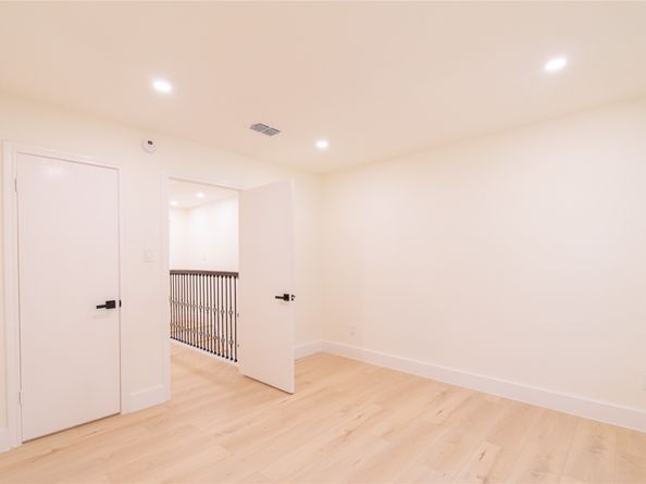 727 Bunker Hill Road 43, Houston TX 77024