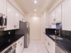 727 Bunker Hill Road 43, Houston TX 77024