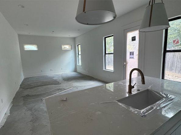 1114 Pearlwood Drive, Houston TX 77008