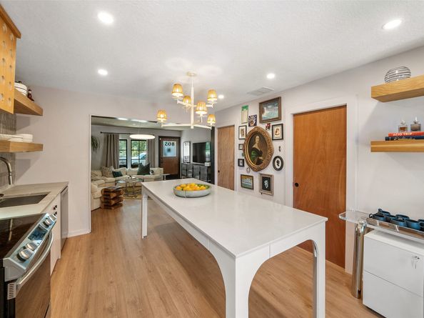 805 E 36th Street, Houston TX 77022