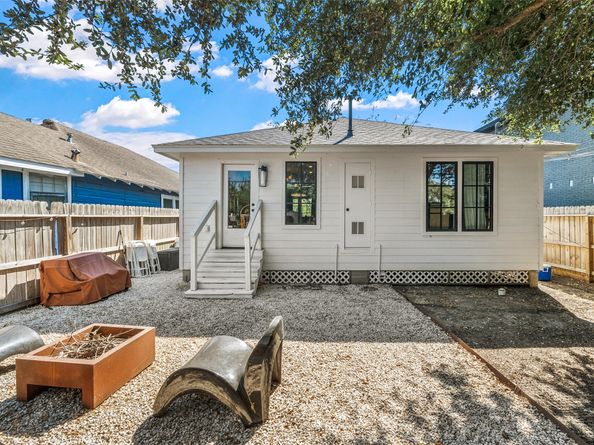 805 E 36th Street, Houston TX 77022