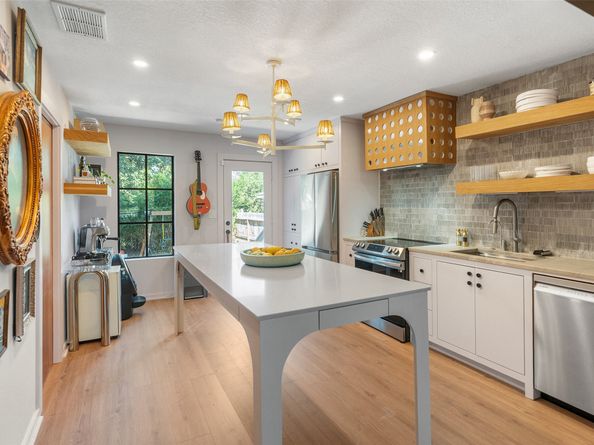 805 E 36th Street, Houston TX 77022