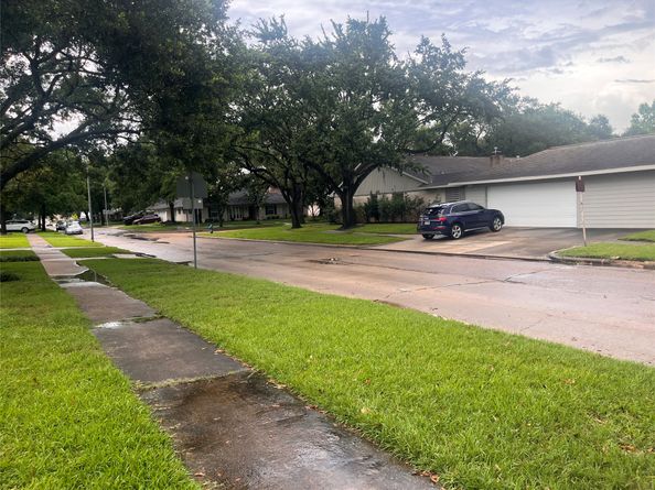 9610 Bob White Drive, Houston TX 77096