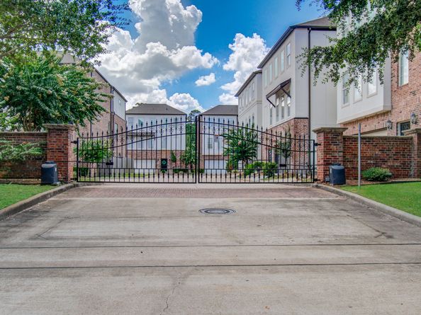 1743 Dominica Drive, Houston TX 77345
