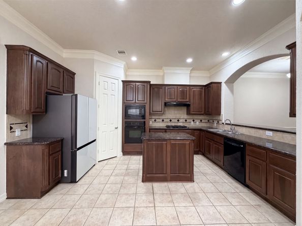 2942 Royal Oaks Crest, Houston TX 77082