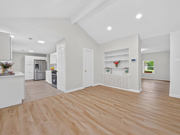 6418 Standing Oaks Street, Houston TX 77050