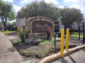 10855 Meadowglen Lane 601, Houston TX 77042