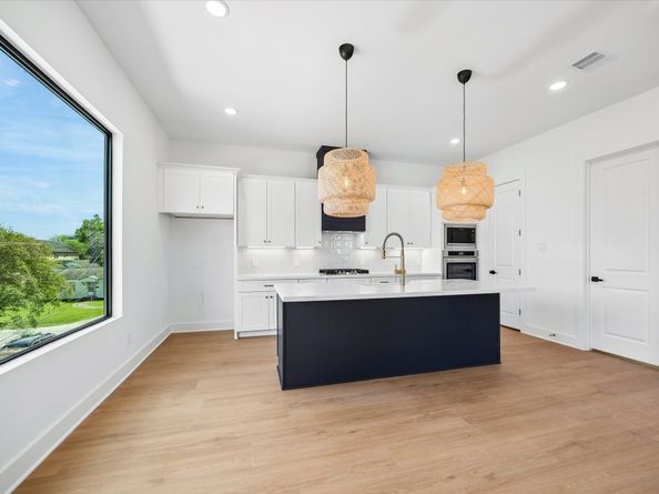 1327 W 22nd Street, Houston TX 77008