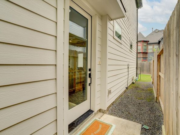 2511 Stuart Street, Houston TX 77004