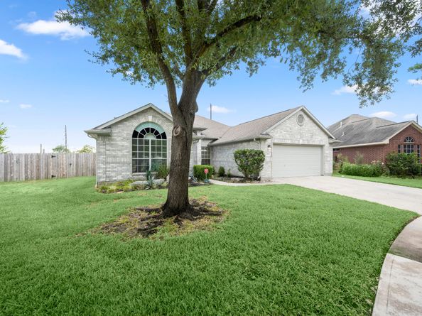 11742 Pinos Altos Drive, Tomball TX 77377