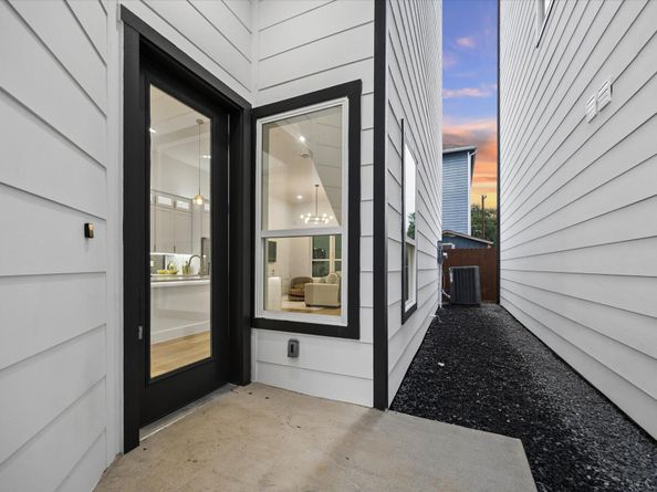118 Velasco Street, Houston TX 77003
