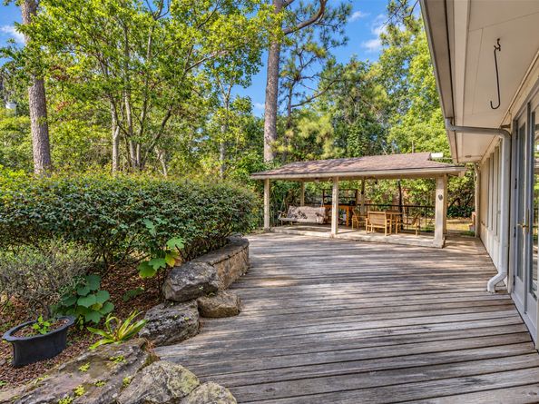 513 Ripple Creek Drive, Houston TX 77024