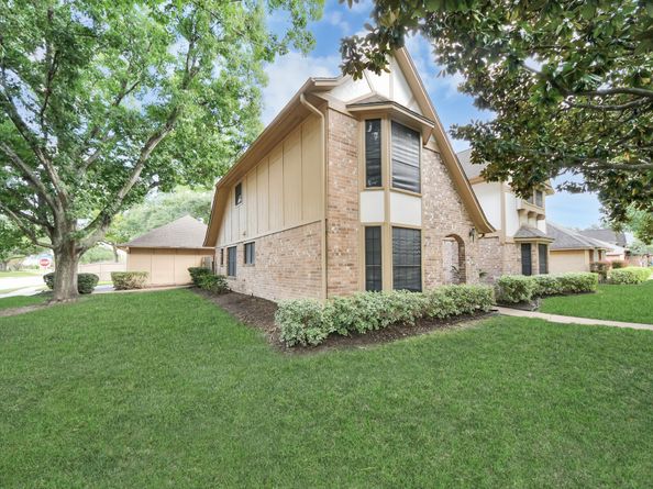 820 Wood Bridge Circle, Sugar Land TX 77498