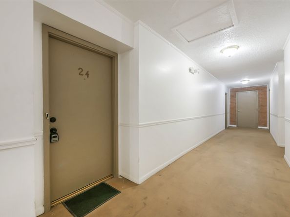 2824 Briarhurst Drive 24, Houston TX 77057