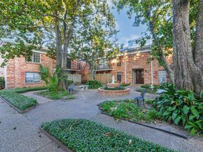 2824 Briarhurst Drive 24, Houston TX 77057