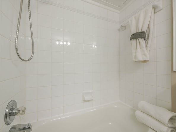 2824 Briarhurst Drive 24, Houston TX 77057