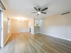 2824 Briarhurst Drive 24, Houston TX 77057