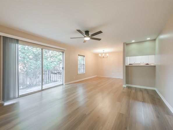 2824 Briarhurst Drive 24, Houston TX 77057